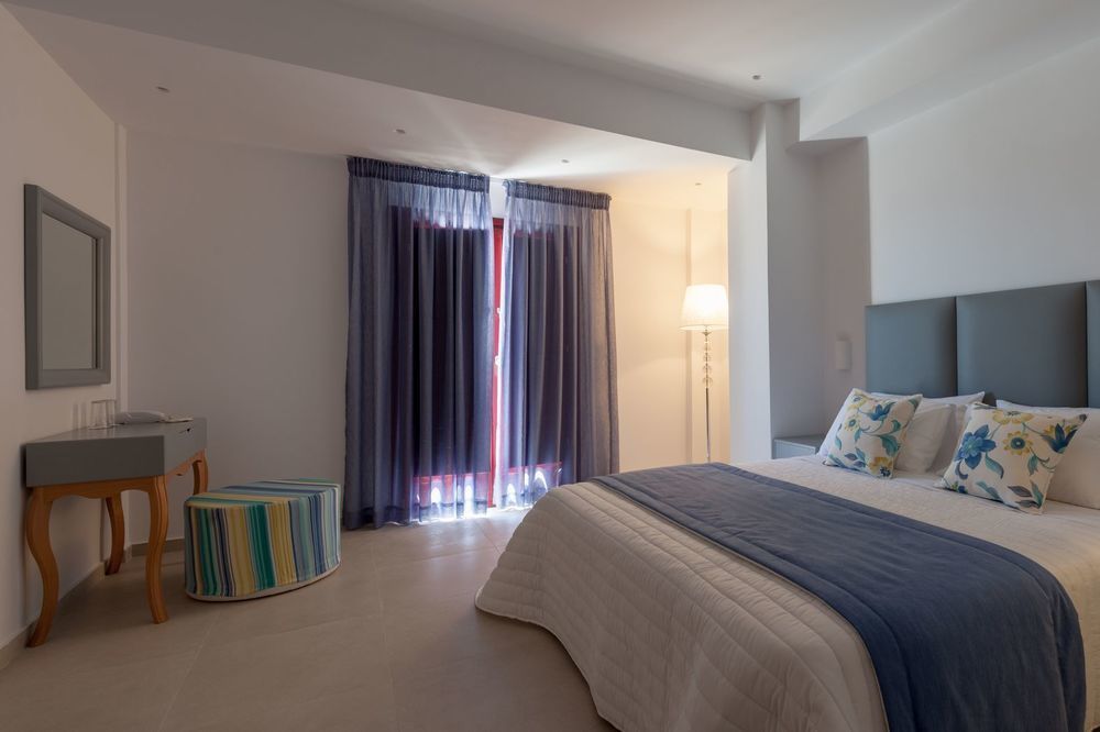 Kamári Mar N Mar Crown Hotel-Suites מראה חיצוני תמונה