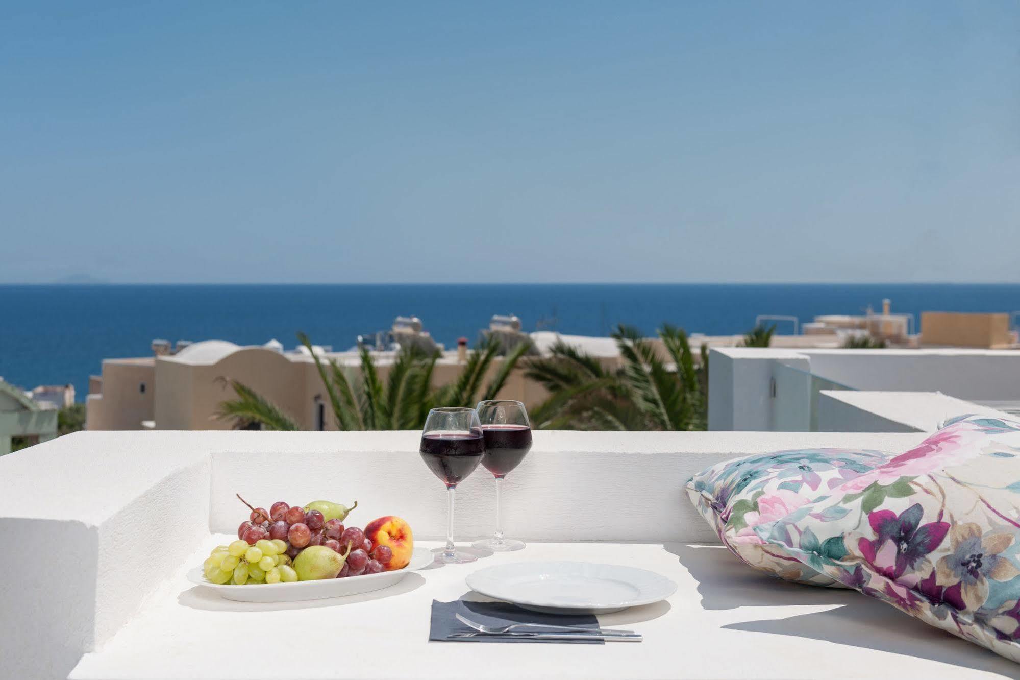 Kamári Mar N Mar Crown Hotel-Suites מראה חיצוני תמונה